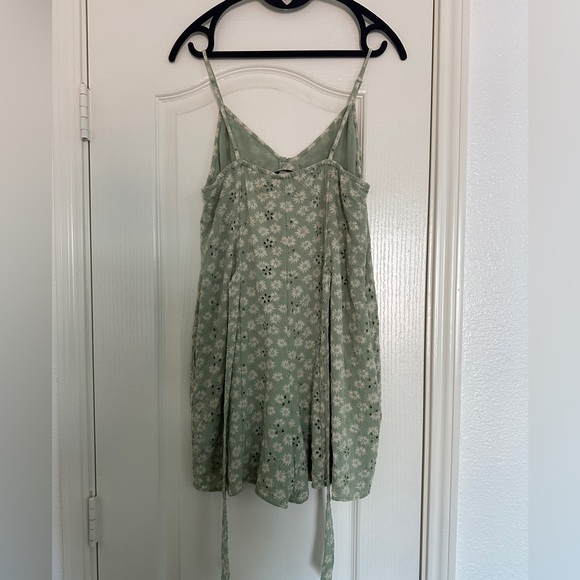 American Eagle Daisies Sage Green & white Romper Size Small - Picture 5 of 12